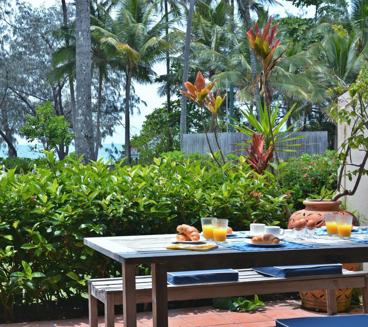 Number 2 On The Beach | Beautiful Beachfront Villa Port Douglas Buitenkant foto